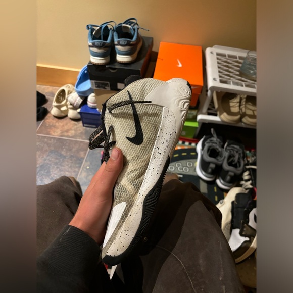 Gianni’s basketball shoes - Picture 6 of 7